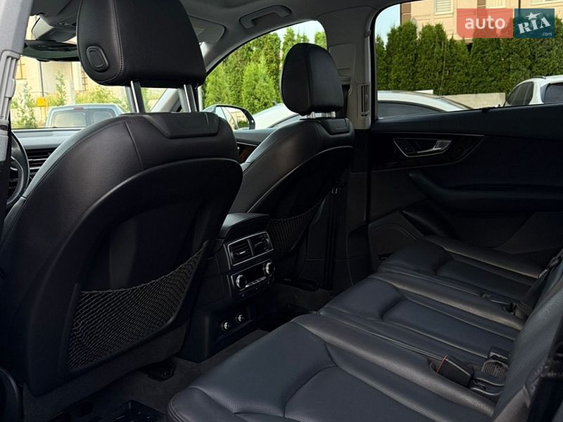Позашляховик / Кросовер Audi Q7 2017 в Рівному