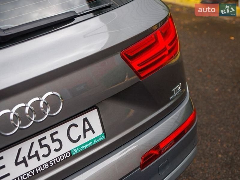 Позашляховик / Кросовер Audi Q7 2016 в Чернівцях