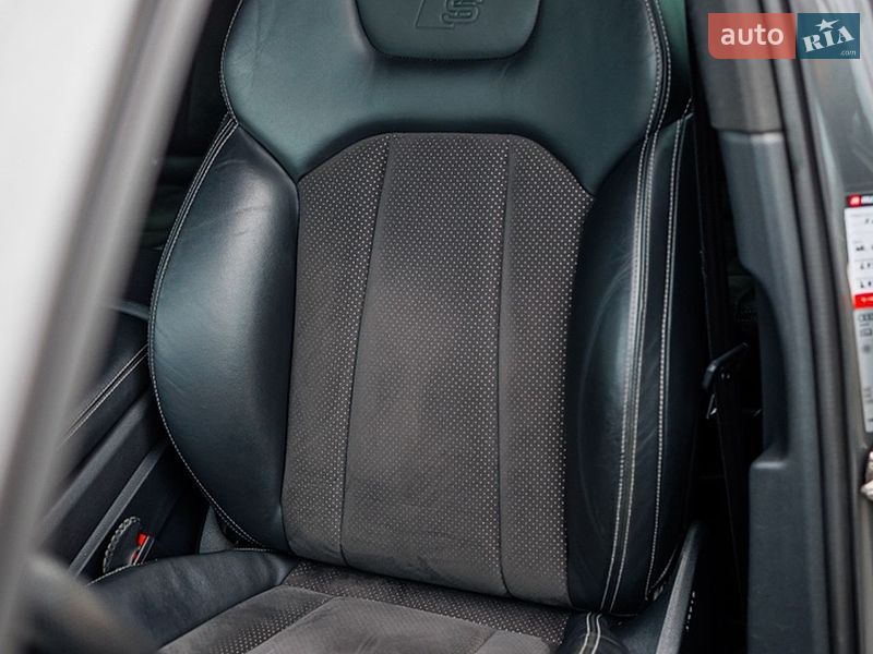 Позашляховик / Кросовер Audi Q7 2016 в Чернівцях