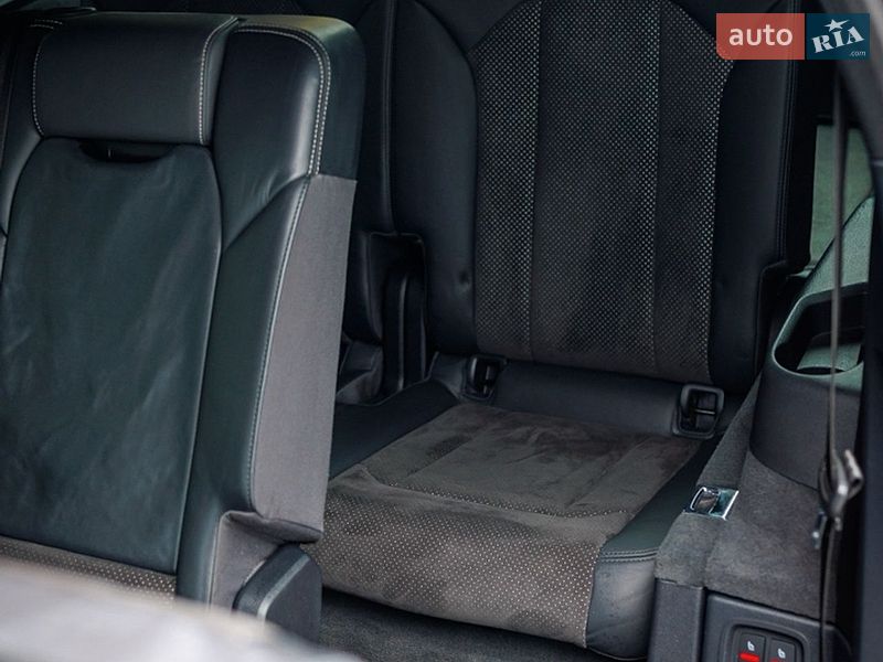 Позашляховик / Кросовер Audi Q7 2016 в Чернівцях