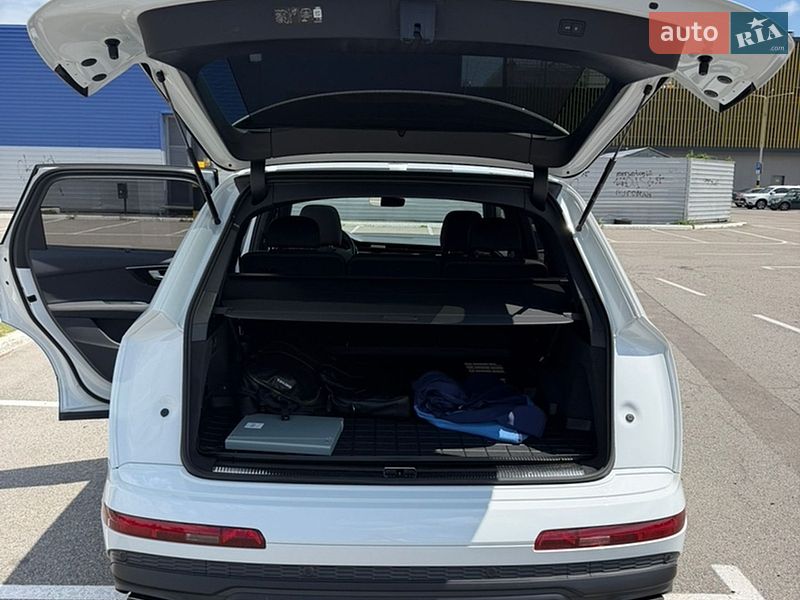 Позашляховик / Кросовер Audi Q7 2024 в Києві