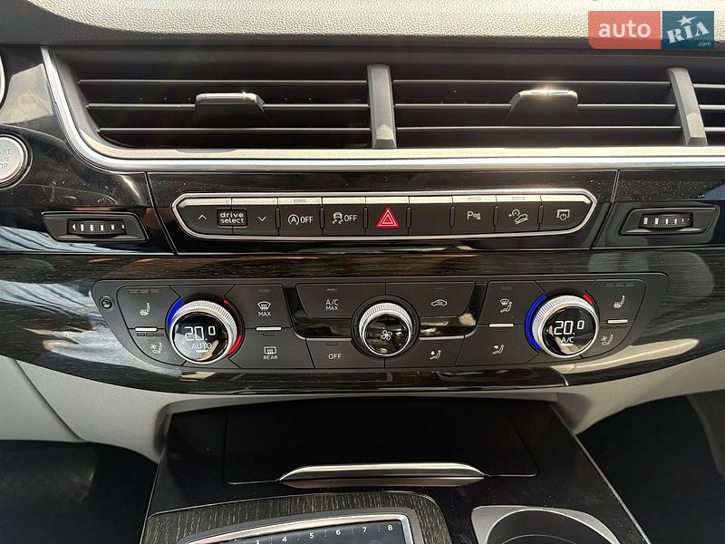 Позашляховик / Кросовер Audi Q7 2017 в Луцьку