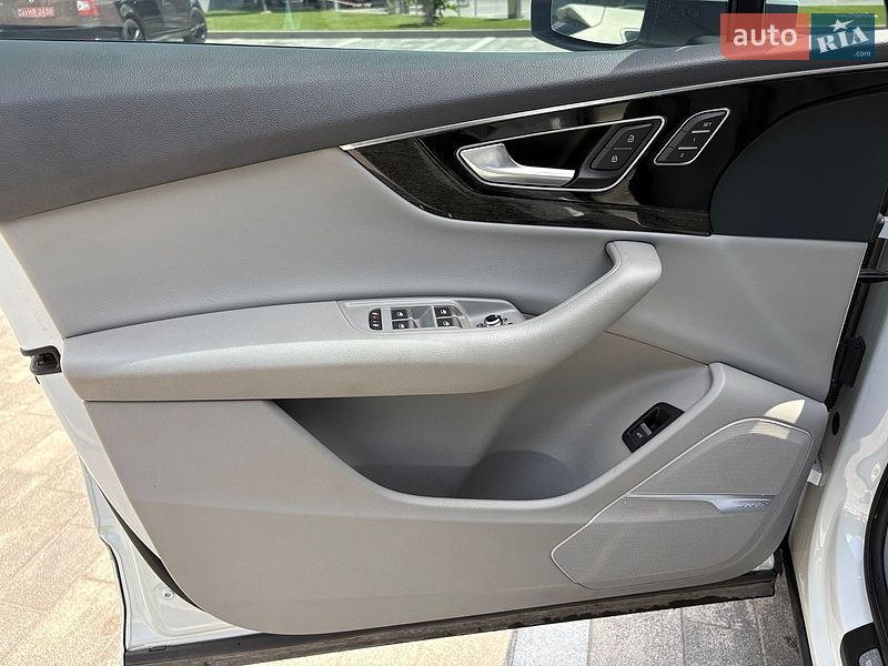 Позашляховик / Кросовер Audi Q7 2017 в Луцьку