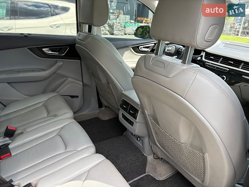 Позашляховик / Кросовер Audi Q7 2017 в Луцьку