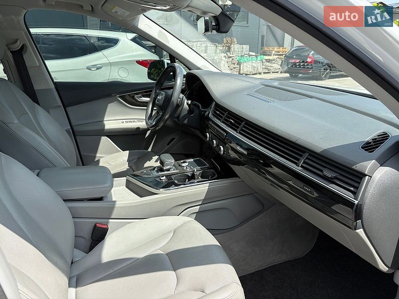 Позашляховик / Кросовер Audi Q7 2017 в Луцьку