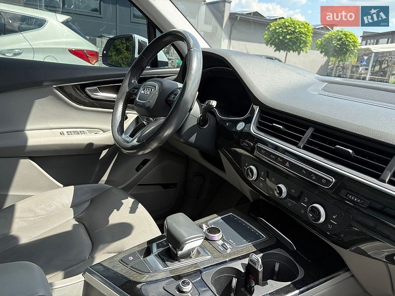 Позашляховик / Кросовер Audi Q7 2017 в Луцьку