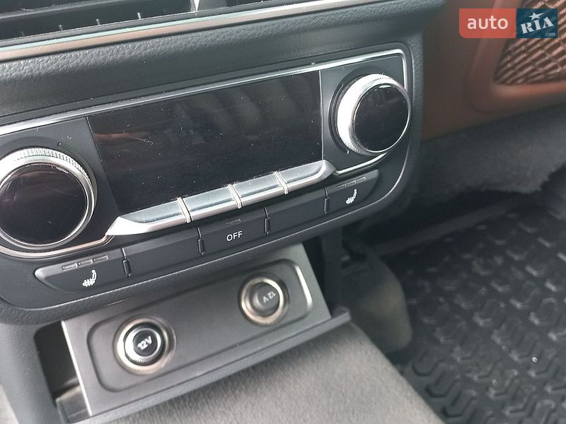Позашляховик / Кросовер Audi Q7 2016 в Нововолинську