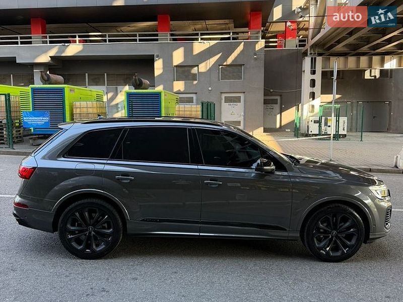 Внедорожник / Кроссовер Audi Q7 2020 в Киеве