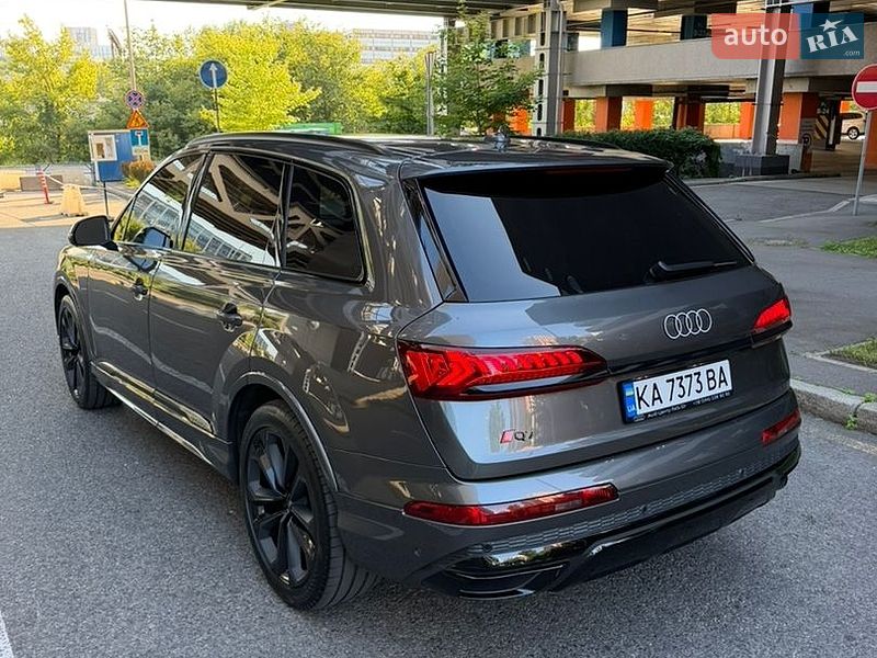Внедорожник / Кроссовер Audi Q7 2020 в Киеве