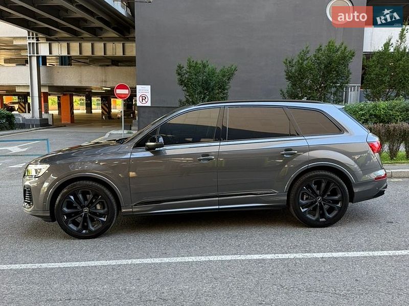 Внедорожник / Кроссовер Audi Q7 2020 в Киеве