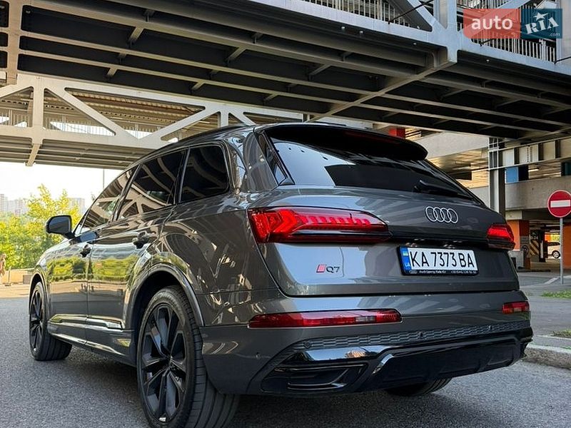 Внедорожник / Кроссовер Audi Q7 2020 в Киеве