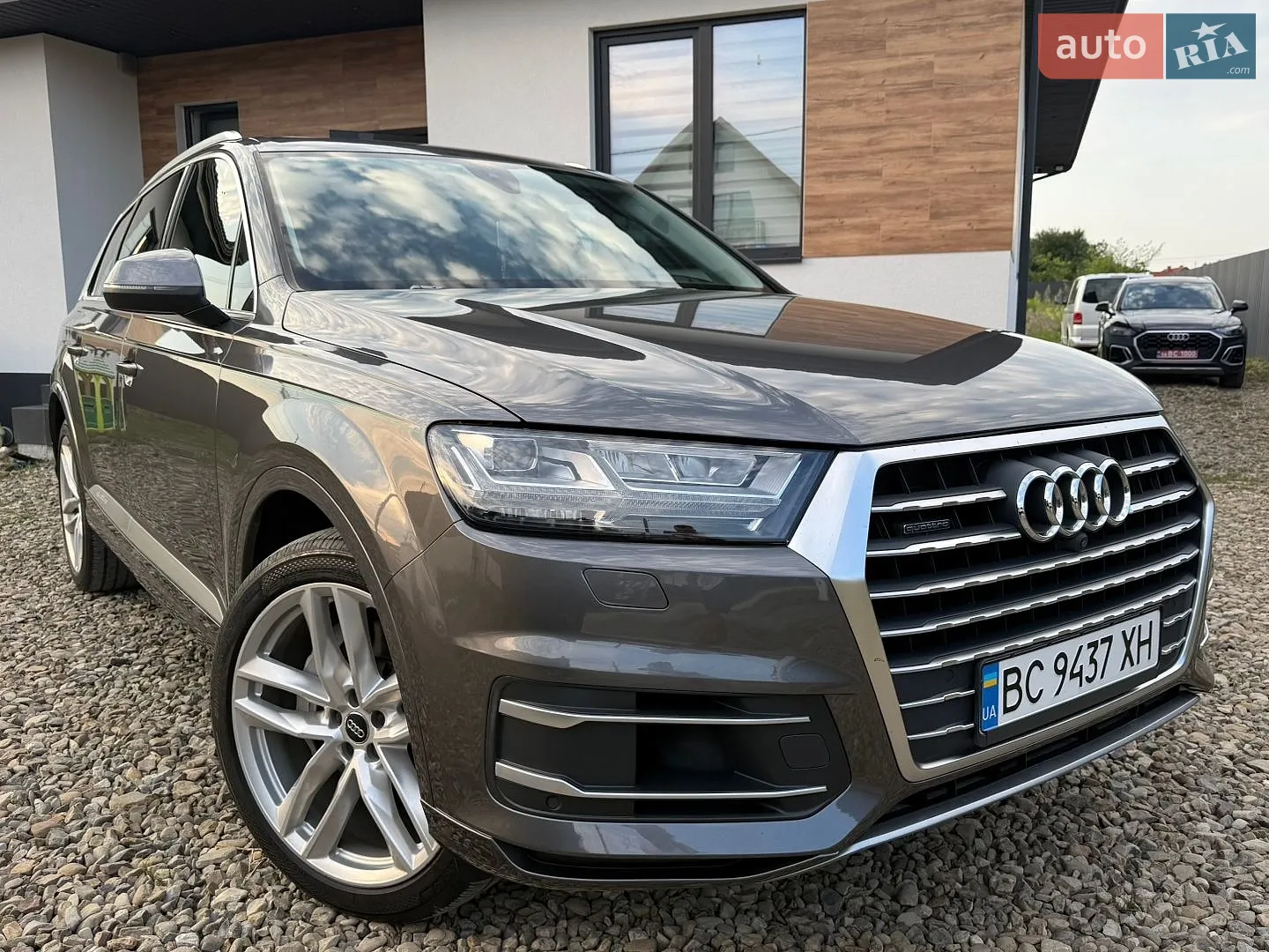 Audi Q7 2018 VIN WA1VAAF77JD032140 фото оголошення 2 з 117