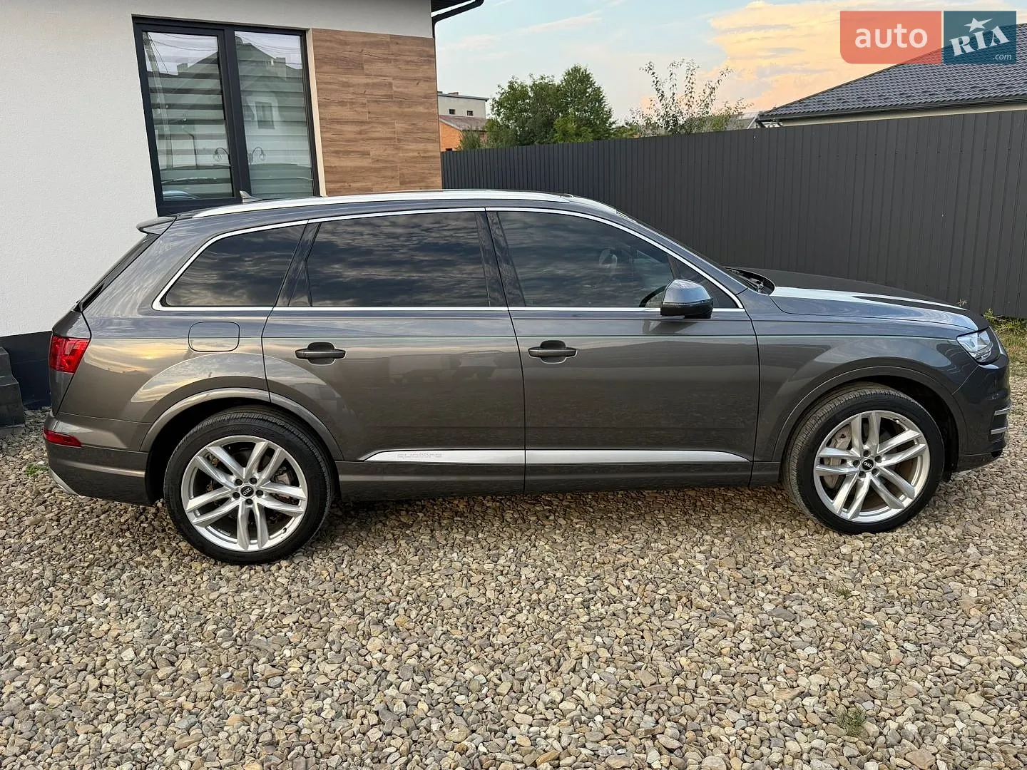 Audi Q7 2018 VIN WA1VAAF77JD032140 фото оголошення 12 з 117
