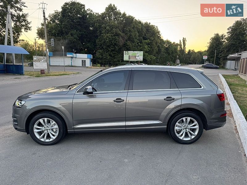 Внедорожник / Кроссовер Audi Q7 2017 в Умани