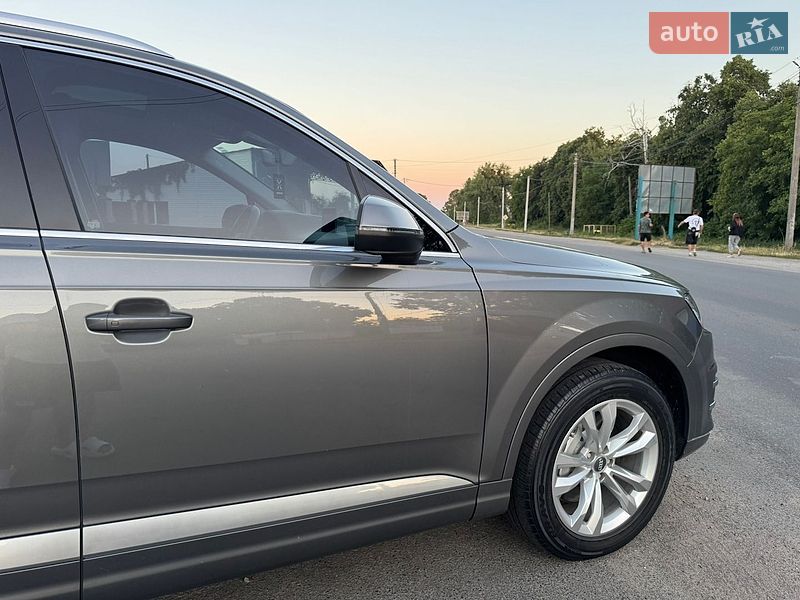 Внедорожник / Кроссовер Audi Q7 2017 в Умани