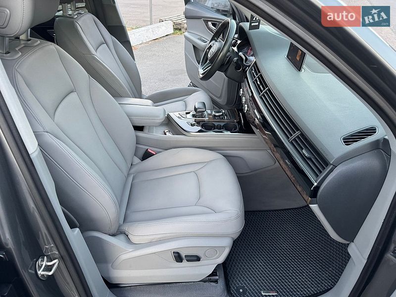 Внедорожник / Кроссовер Audi Q7 2017 в Умани