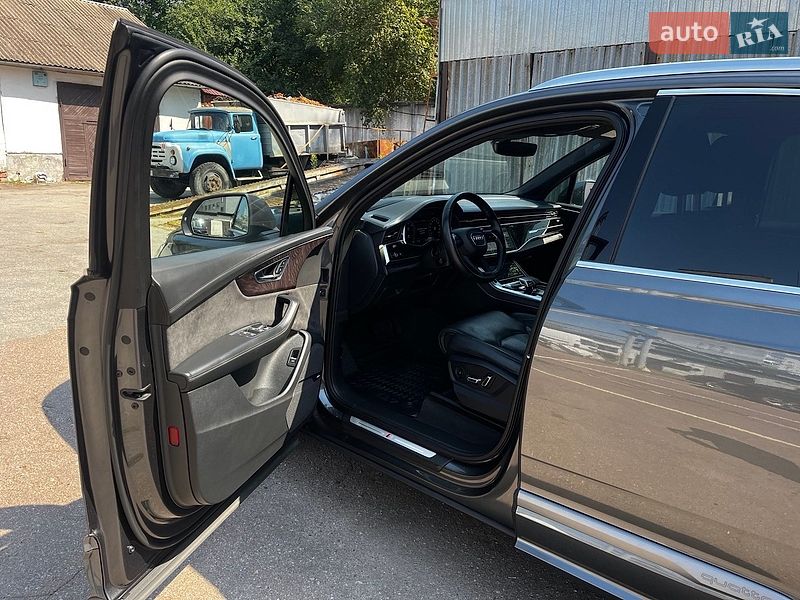 Позашляховик / Кросовер Audi Q7 2020 в Житомирі