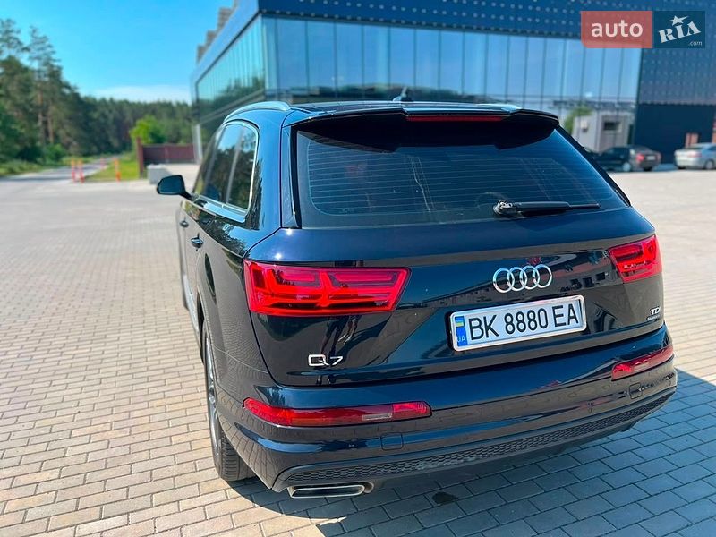 Внедорожник / Кроссовер Audi Q7 2016 в Ровно