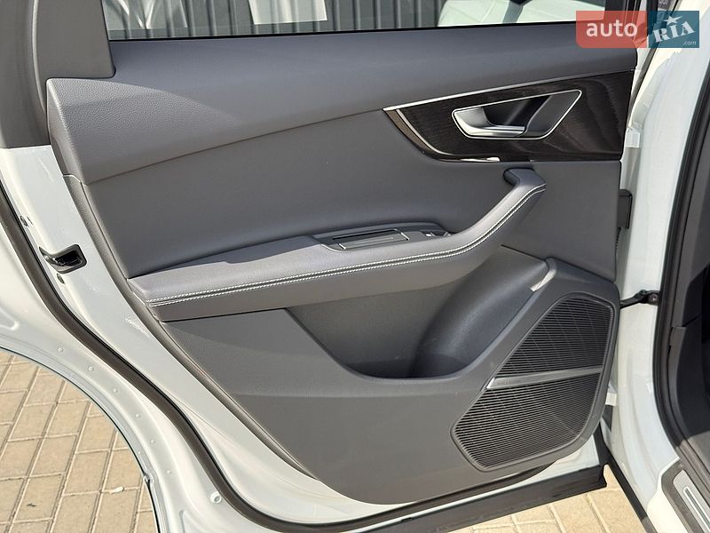 Позашляховик / Кросовер Audi Q7 2024 в Мукачевому