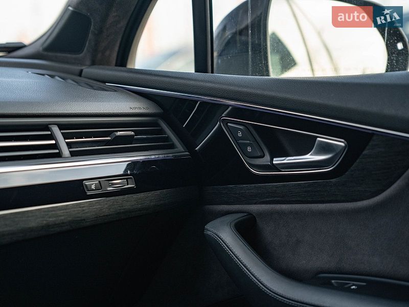 Внедорожник / Кроссовер Audi Q7 2017 в Черновцах