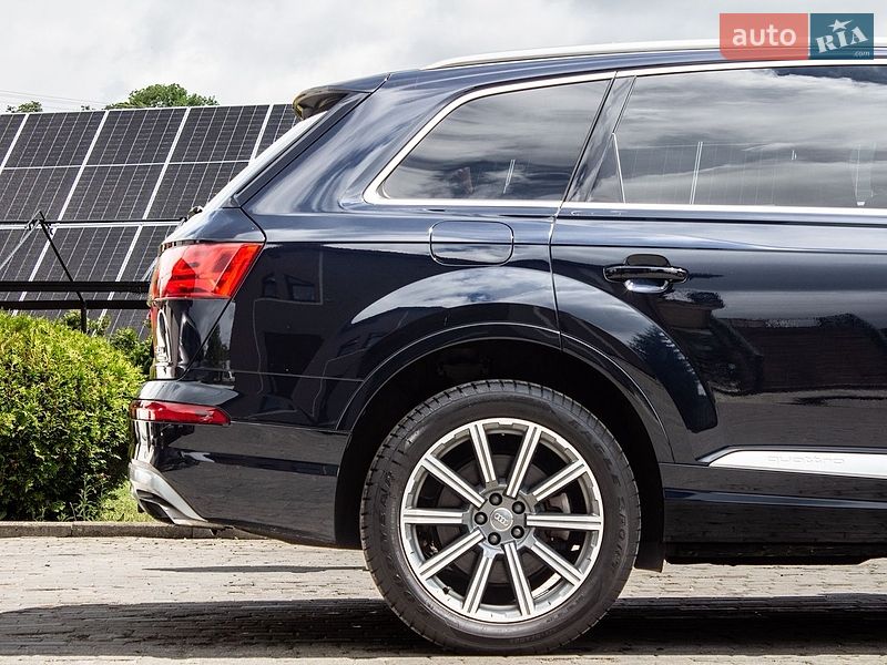 Позашляховик / Кросовер Audi Q7 2017 в Львові