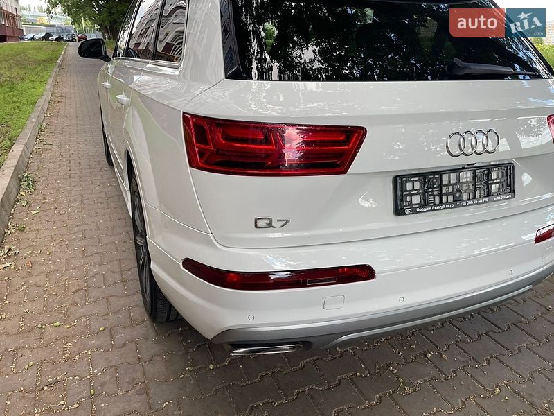 Позашляховик / Кросовер Audi Q7 2017 в Полтаві