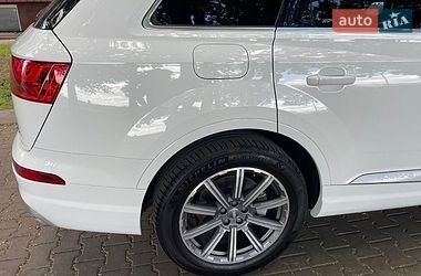 Позашляховик / Кросовер Audi Q7 2017 в Полтаві