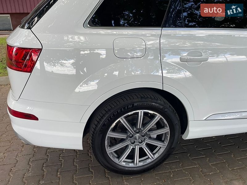 Позашляховик / Кросовер Audi Q7 2017 в Полтаві