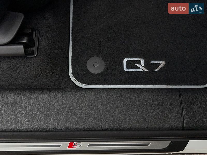 Позашляховик / Кросовер Audi Q7 2021 в Рівному