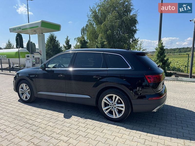 Внедорожник / Кроссовер Audi Q7 2015 в Черновцах