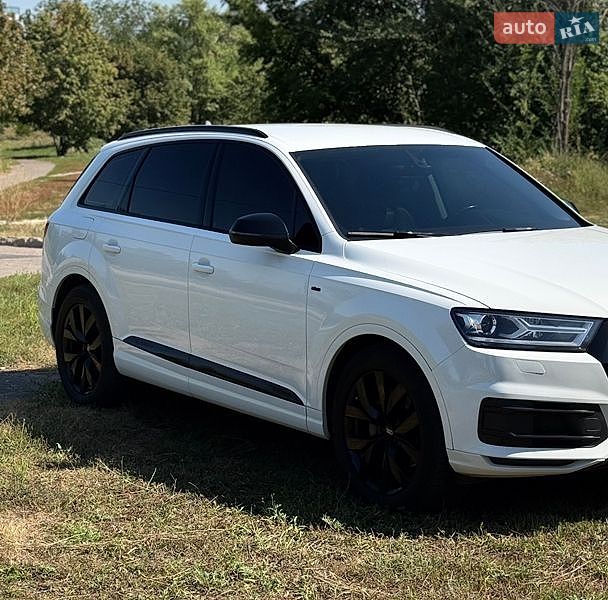 Позашляховик / Кросовер Audi Q7 2017 в Кривому Розі