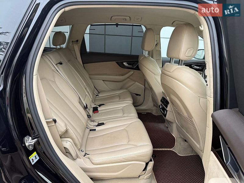 Позашляховик / Кросовер Audi Q7 2016 в Львові