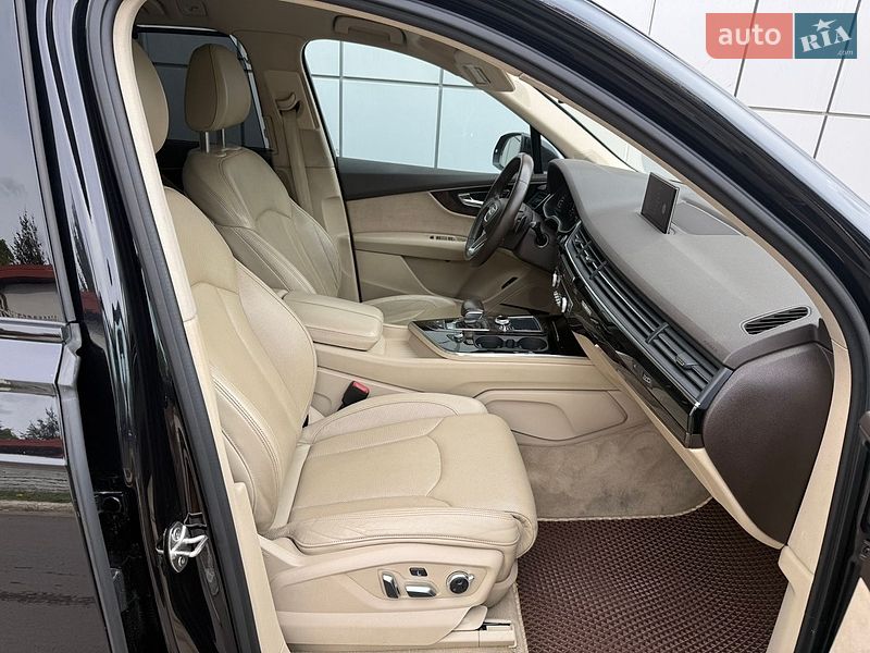 Позашляховик / Кросовер Audi Q7 2016 в Львові