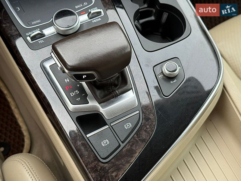 Позашляховик / Кросовер Audi Q7 2016 в Львові