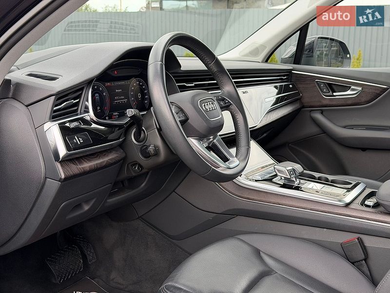 Позашляховик / Кросовер Audi Q7 2019 в Ужгороді