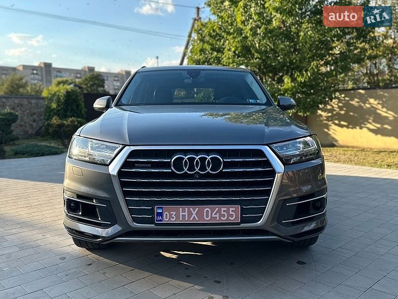 Внедорожник / Кроссовер Audi Q7 2017 в Нововолынске