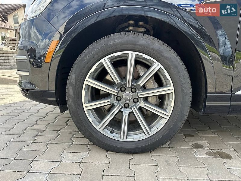 Позашляховик / Кросовер Audi Q7 2017 в Луцьку