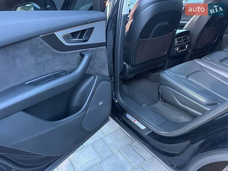 Позашляховик / Кросовер Audi Q7 2016 в Рівному