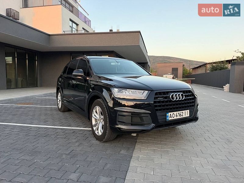 Позашляховик / Кросовер Audi Q7 2016 в Виноградові