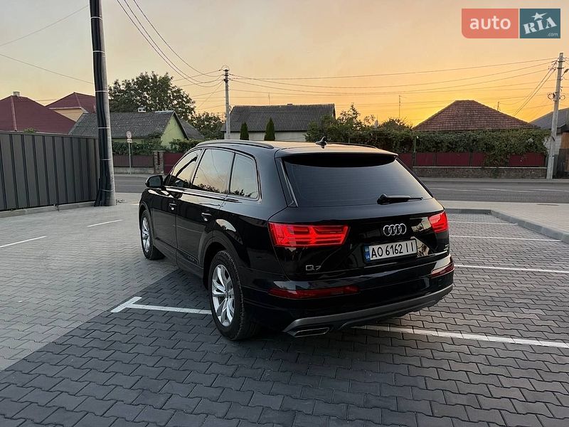 Позашляховик / Кросовер Audi Q7 2016 в Виноградові