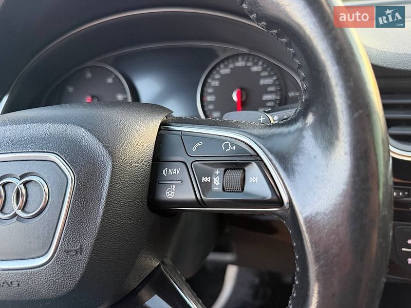 Позашляховик / Кросовер Audi Q7 2016 в Виноградові