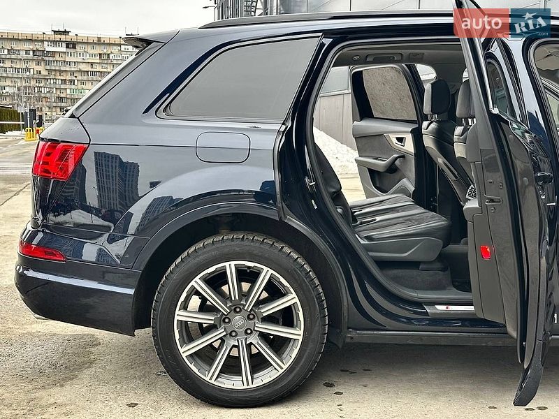 Позашляховик / Кросовер Audi Q7 2015 в Львові