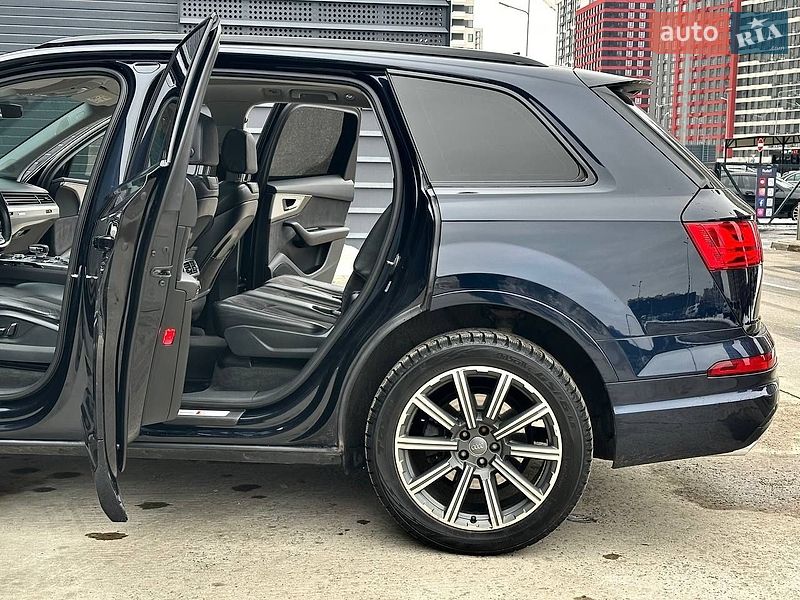 Позашляховик / Кросовер Audi Q7 2015 в Львові
