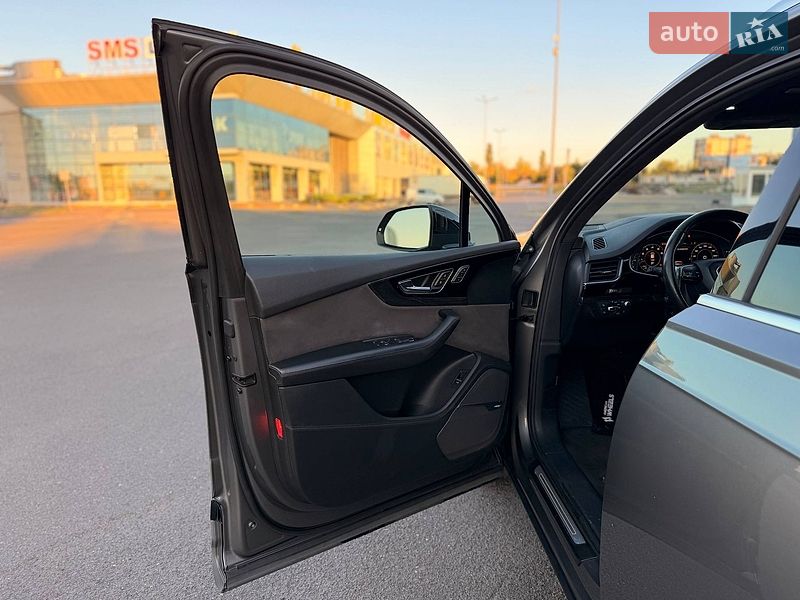 Внедорожник / Кроссовер Audi Q7 2016 в Кривом Роге