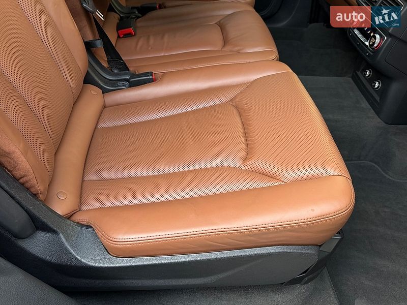 Позашляховик / Кросовер Audi Q7 2017 в Рівному