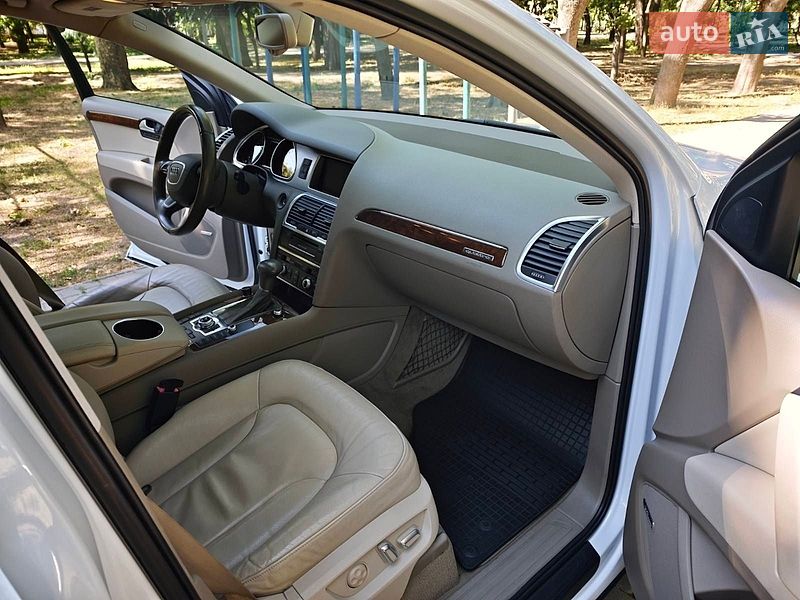 Внедорожник / Кроссовер Audi Q7 2013 в Одессе