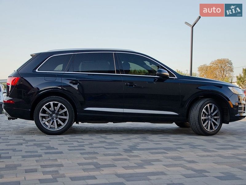 Позашляховик / Кросовер Audi Q7 2016 в Сарнах