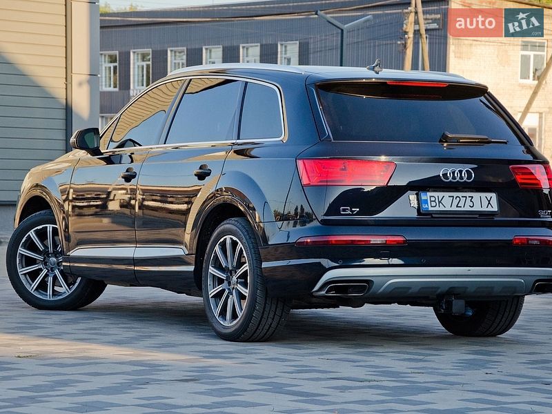 Позашляховик / Кросовер Audi Q7 2016 в Сарнах