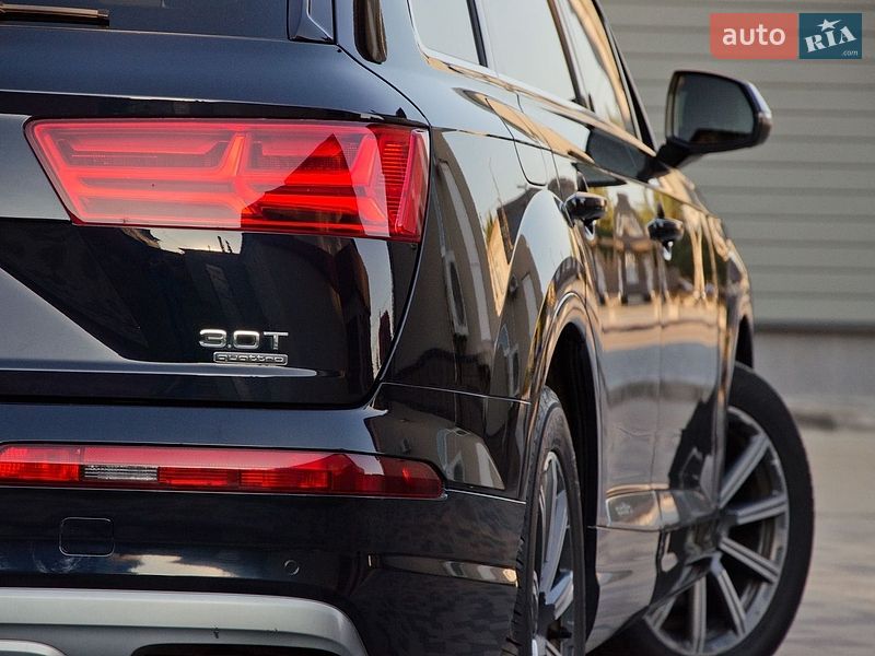 Позашляховик / Кросовер Audi Q7 2016 в Сарнах