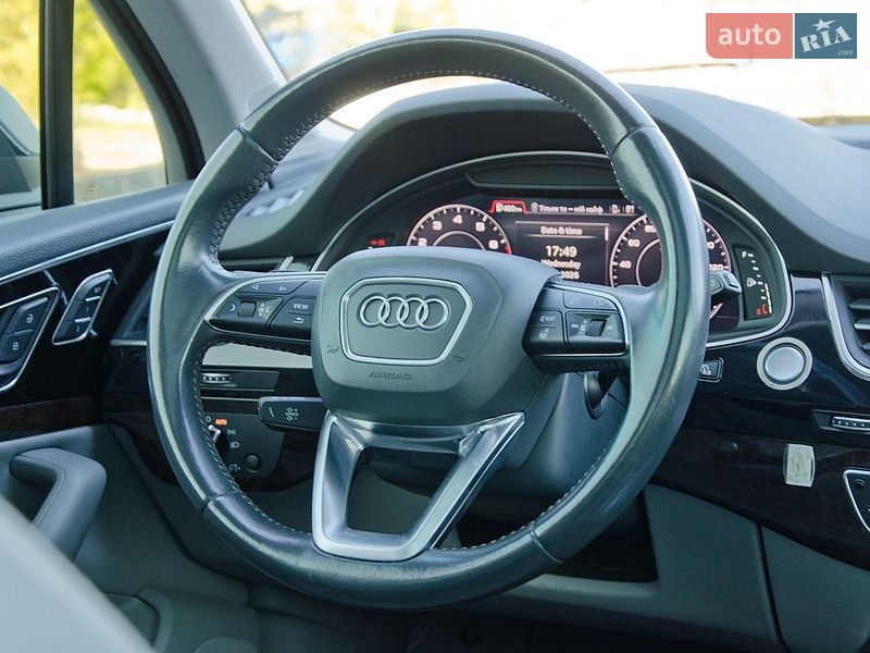 Позашляховик / Кросовер Audi Q7 2016 в Сарнах